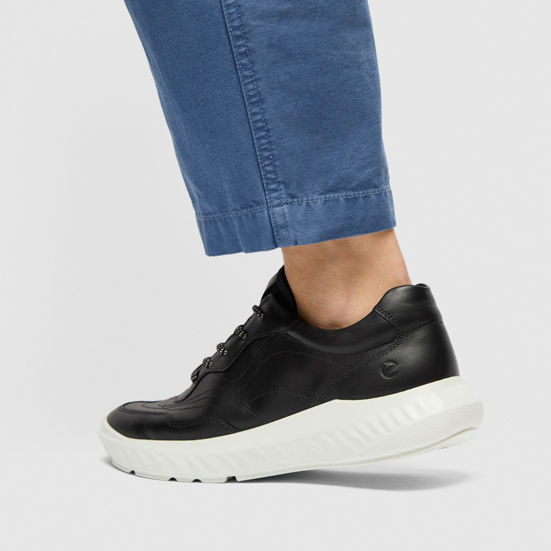 Кроссовки ECCO ATH-1FTR W 205693/01001