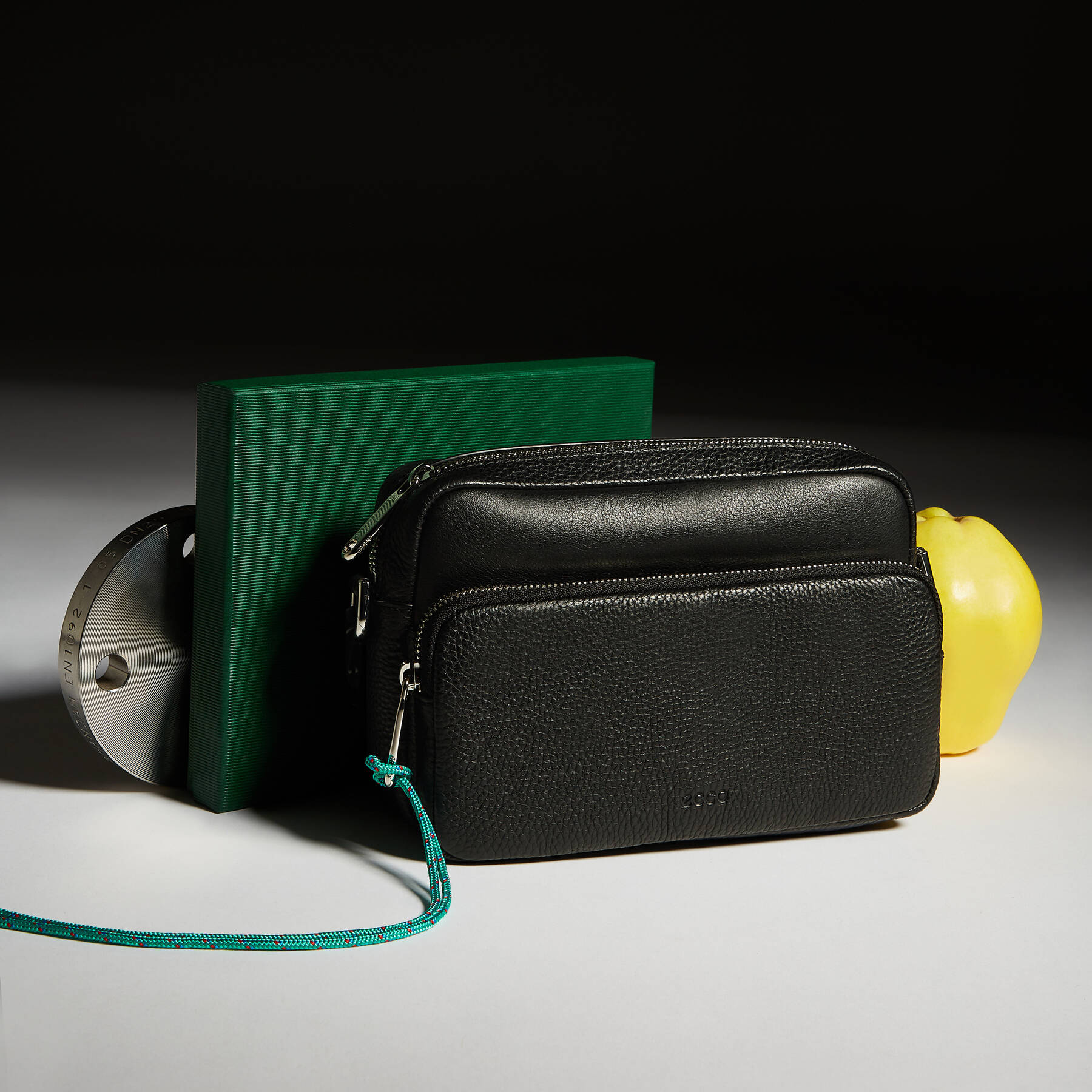 Сумка ECCO Textureblock Camera Bag 9105812/90000