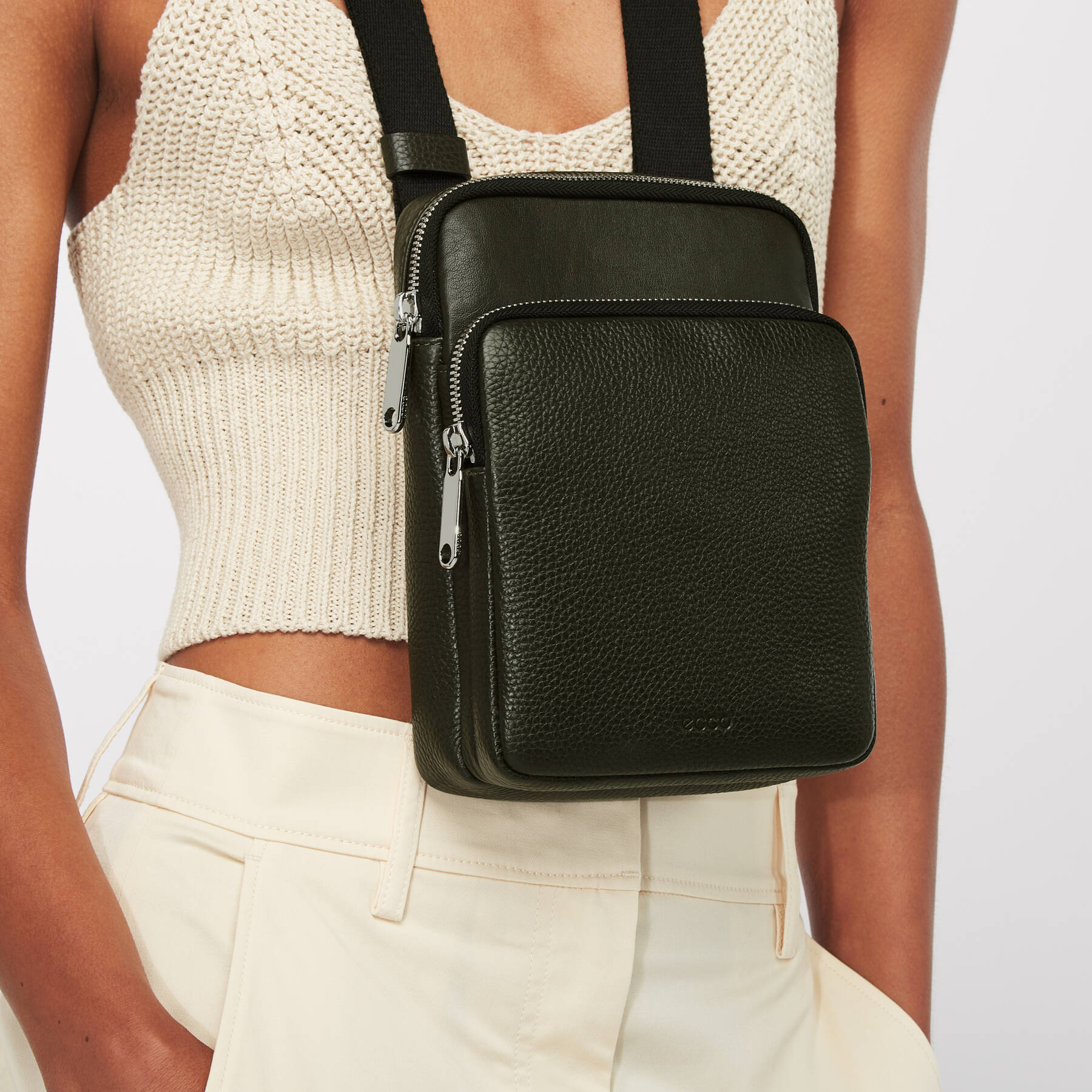 Сумка ECCO Textureblock Flat Pouch 9105813/90903