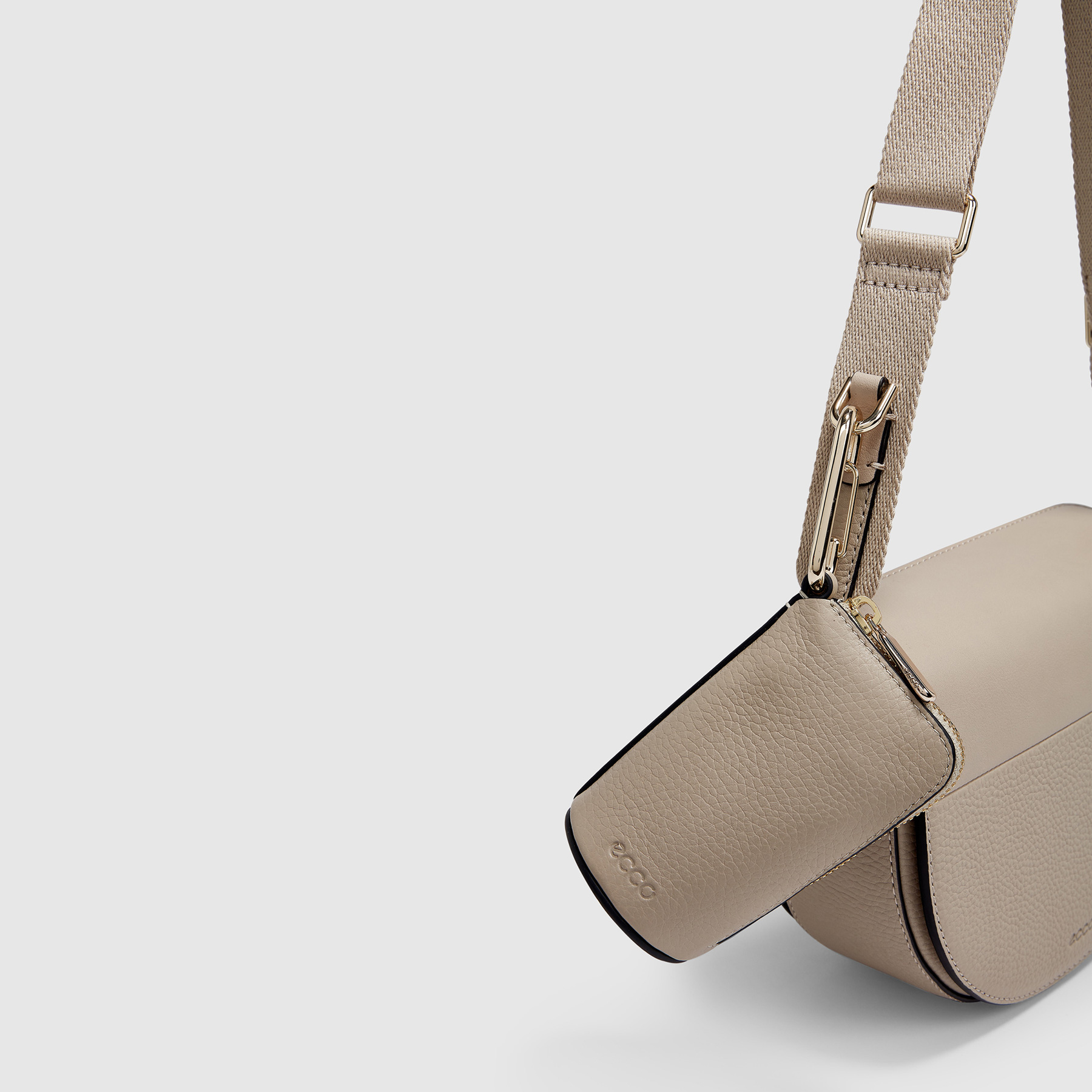 Сумка ECCO Textureblock Saddle Bag 9105823/90017