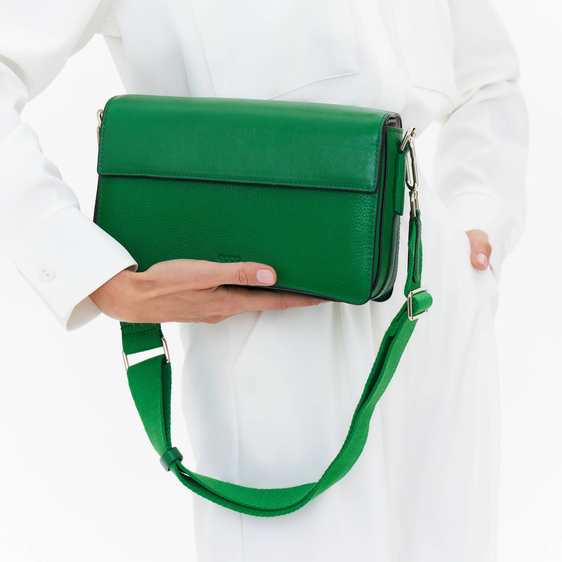 Сумка ECCO Textureblock Pinch Bag Full Size 9105963/91038