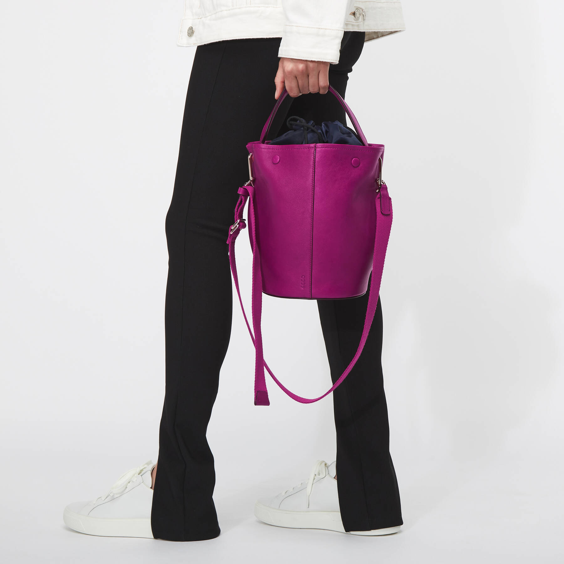 Сумка ECCO Takeaway Bucket 9106432/91037