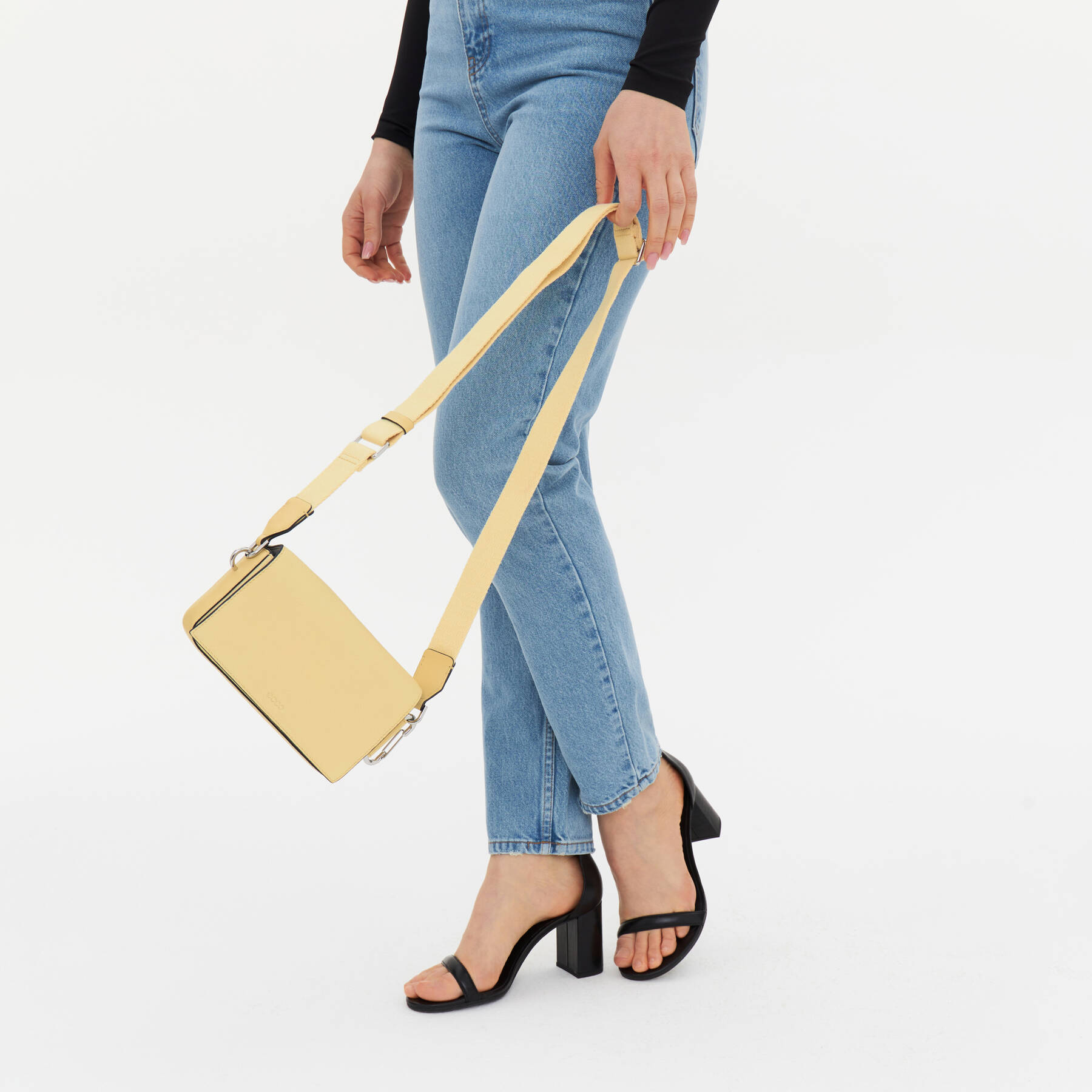 Сумка ECCO Textureblock Phone Bag 9107364/91107