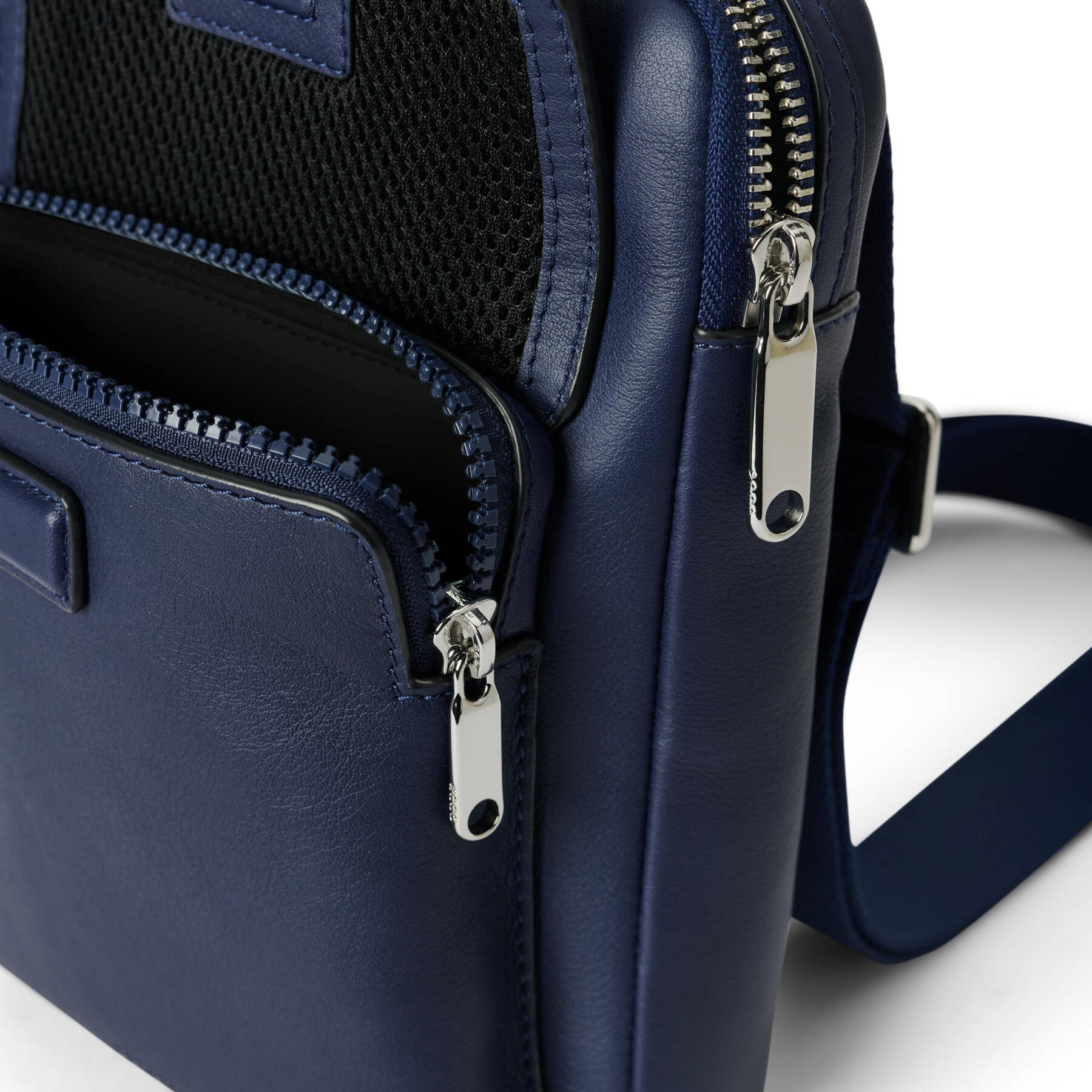 Сумка кросс-боди ECCO Flat Pouch 9108218/90011