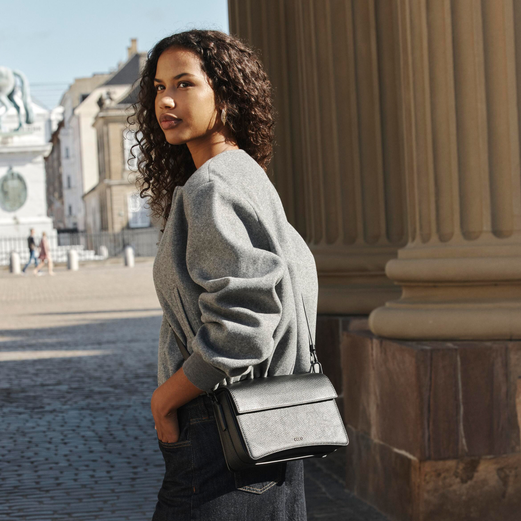 Сумка ECCO Pinch Bag 9108227/90000