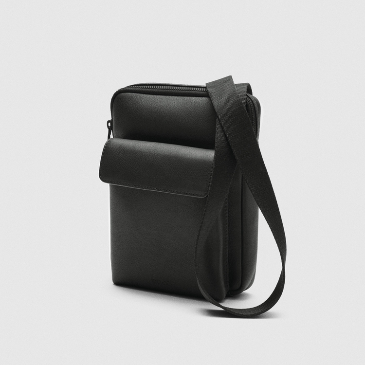 Сумка кросс-боди ECCO Flat Pouch 9108218/90000 Сумка кросс-боди ECCO Flat Pouch 9108218/90000