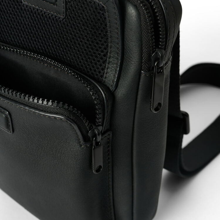 Сумка кросс-боди ECCO Flat Pouch 9108218/90000 Сумка кросс-боди ECCO Flat Pouch 9108218/90000