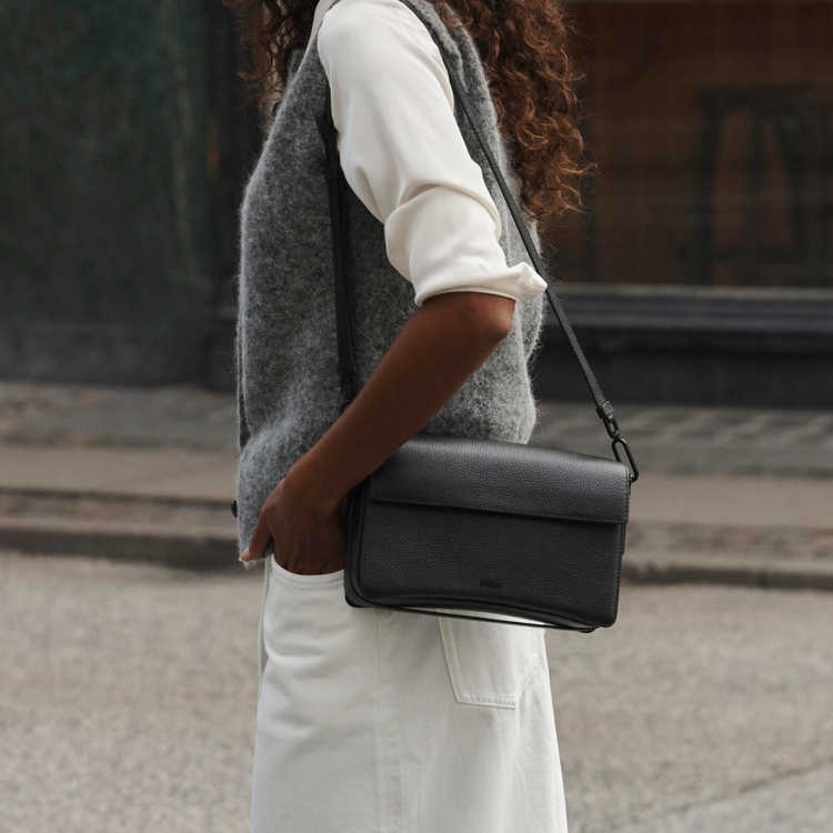 Сумка ECCO Pinch Bag 9108227/90000